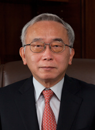 加藤幸雄学長の写真